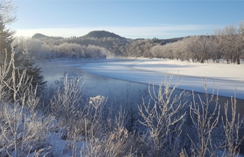 Repenser la gestion hivernale des routes pour protéger nos plans d’eau