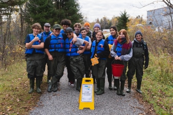 Des jeunes de Mont-Tremblant et Rivière-Rouge impliqués pour la santé de leurs cours d’eau
